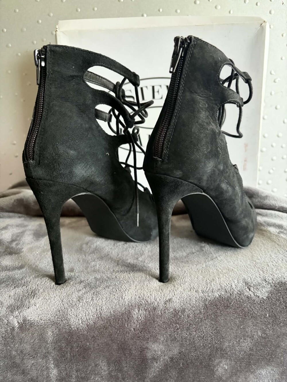 Shoes - Picture 4 of 4